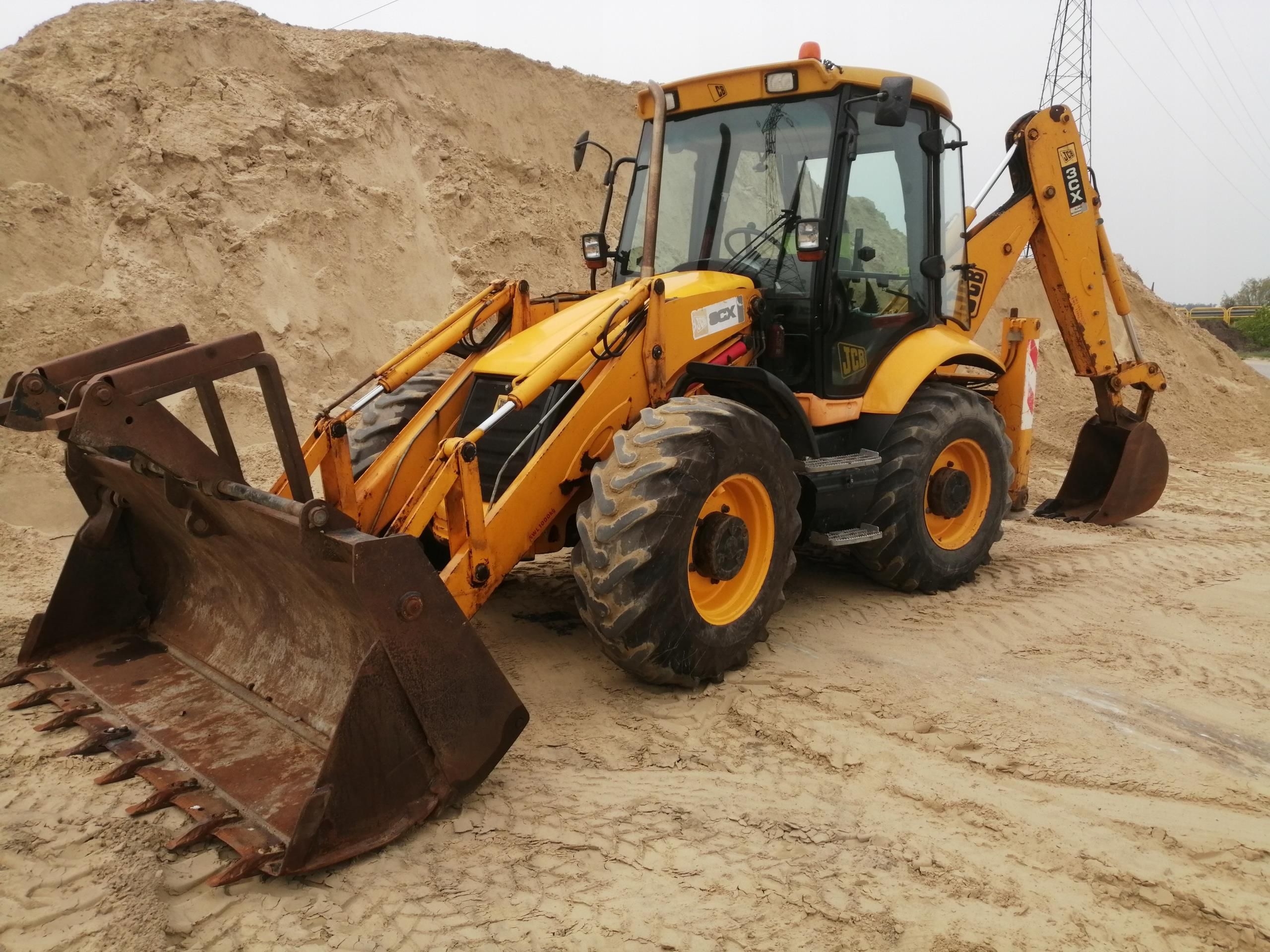 Аренда экскаватора погрузчика ковш сходненская 19. JCB 3cx super. Экскаватор-погрузчик JCB 3cx super. JCB 3cx super 2011. Трактор JCB 3cx super.