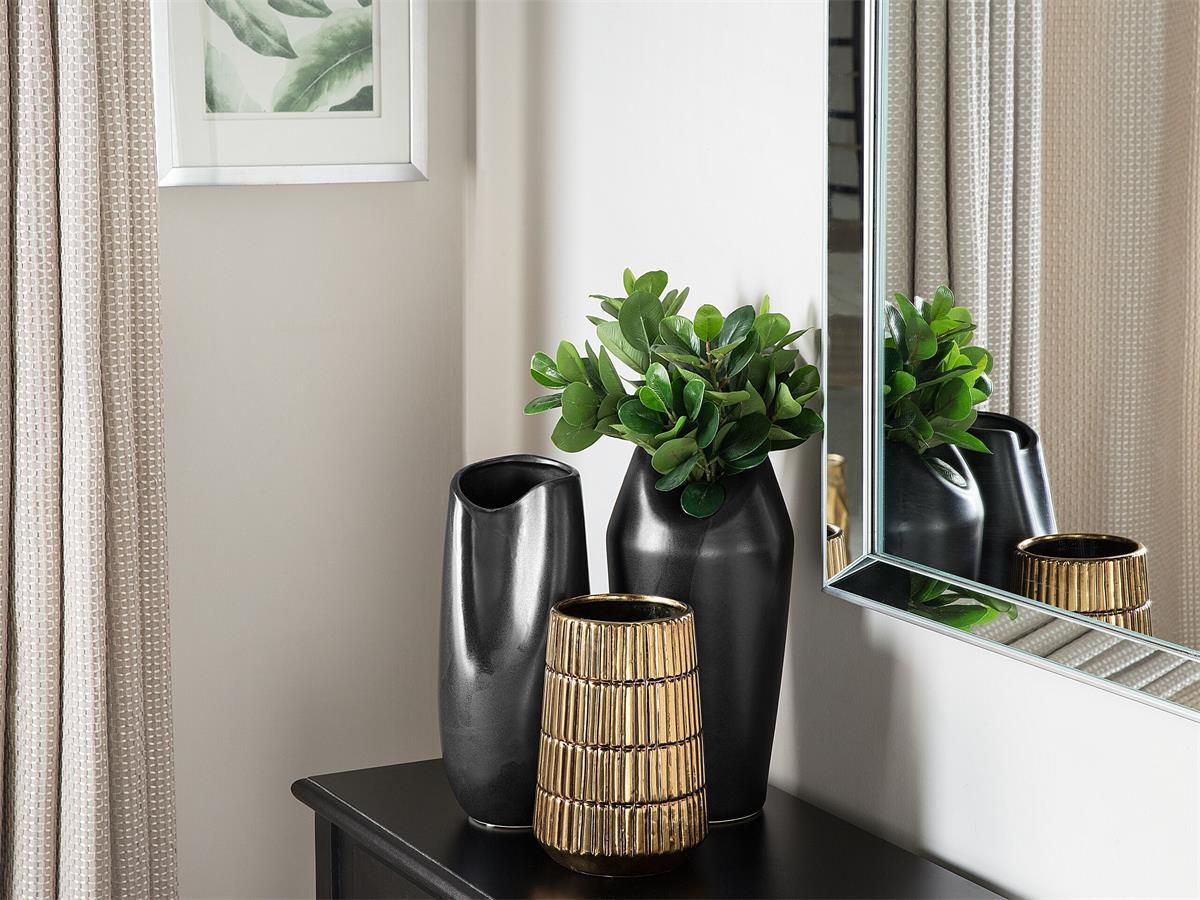 BELIANI Wazon na kwiaty czarny ceramiczny dekoracyjny teksturowany 32 cm Derbe - zdjęcie 1 BELIANI Wazon na kwiaty czarny ceramiczny dekoracyjny teksturowany 32 cm Derbe