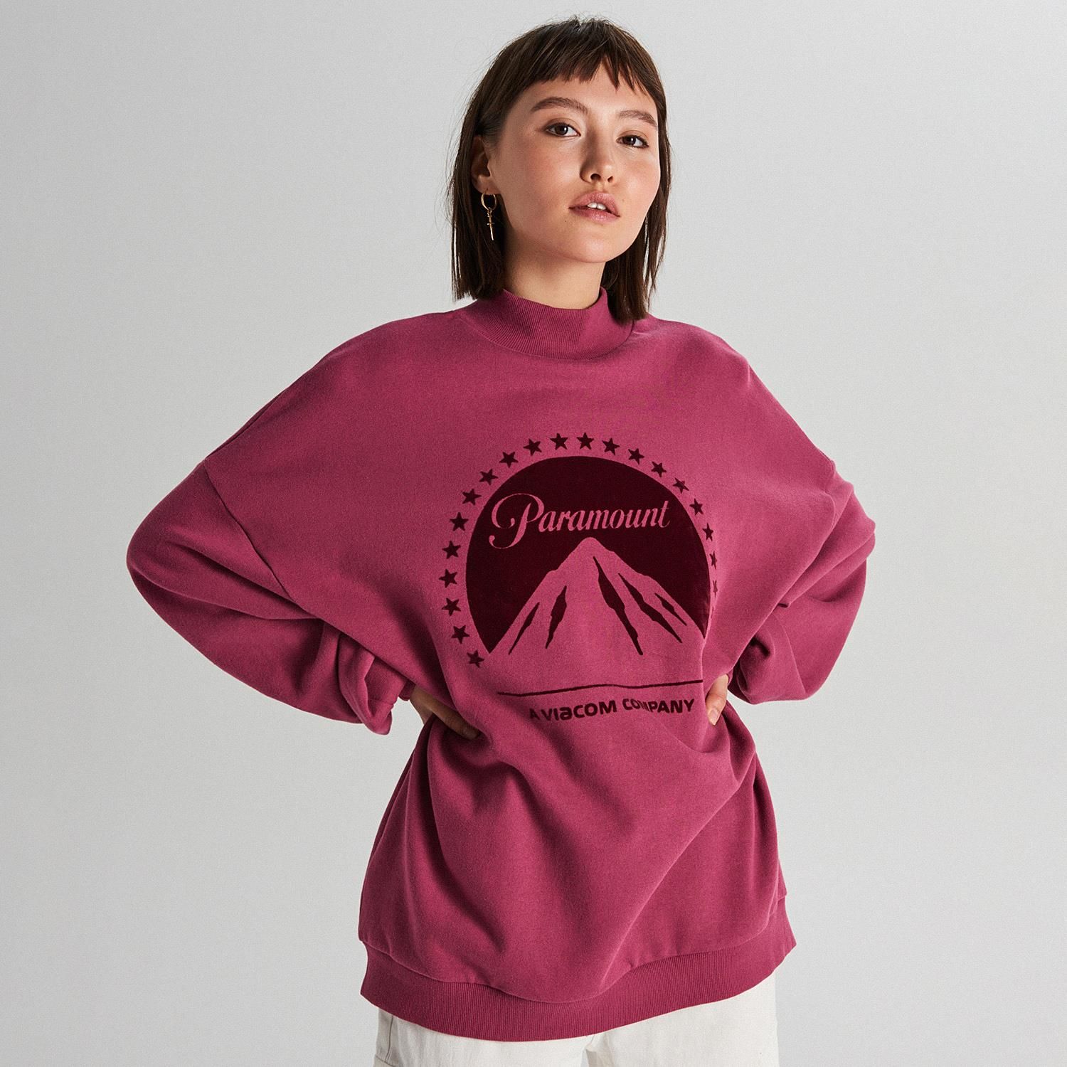 Vikamoda_showroom. найти кофту. красная кофта с белыми рукавами. худи с цветными рукавами. узбекские кофты.