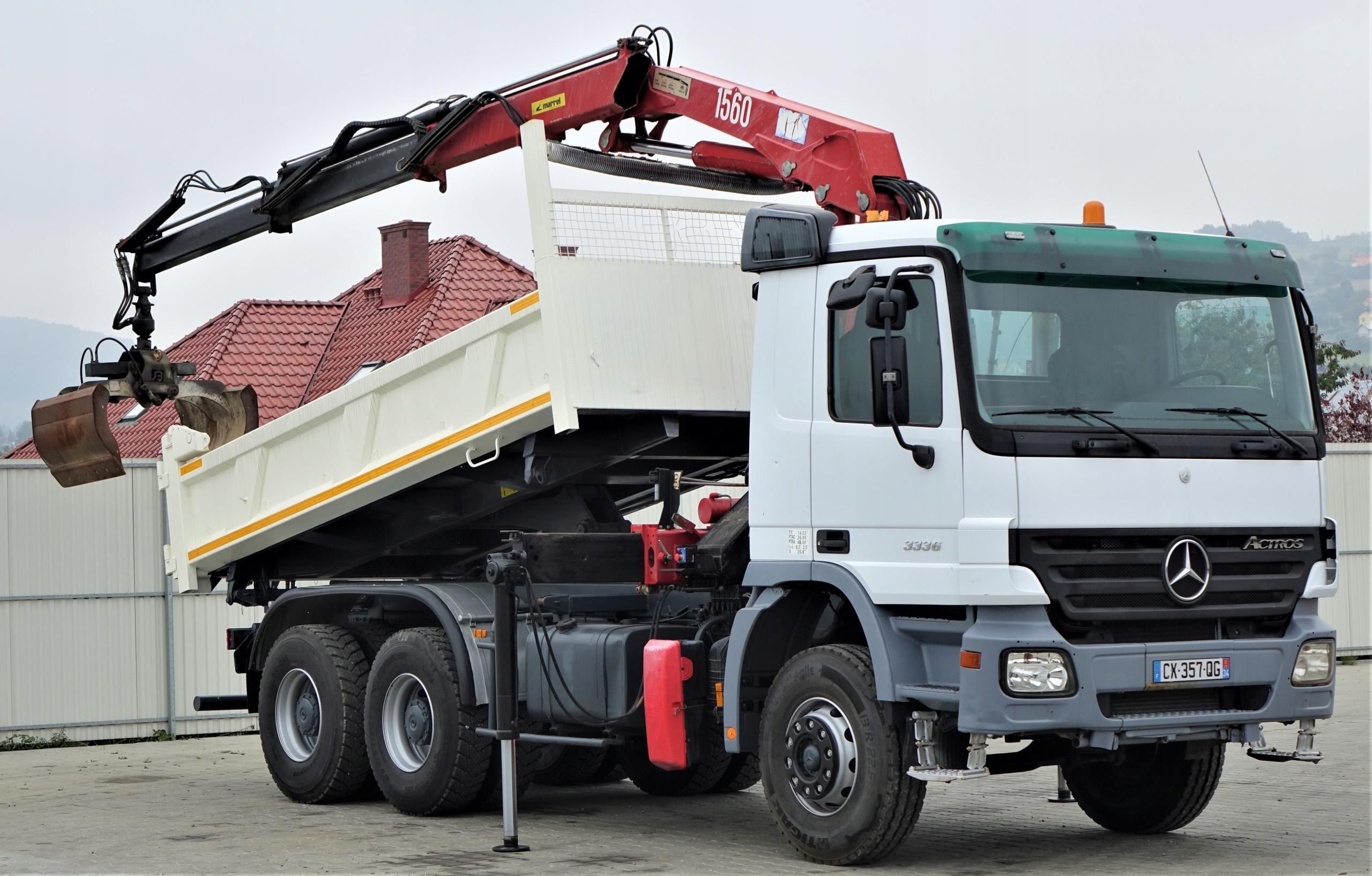 Самосвал с краном. Камаз самосвал с кму. Самосвал с манипулятором. Man tga 26. 2sk2q запчасти.