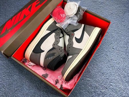 Travis Scott x Nike Air Jordan 1 Retro High 42.5 - Ceny i