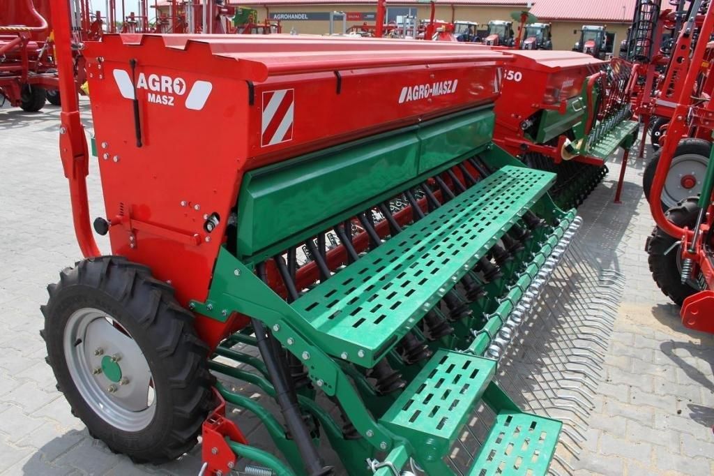 SIEWNIK ZBOŻOWY STOPKOWY AGRO-MASZ SR270 2,7 M - zdjęcie 6 SIEWNIK ZBOŻOWY STOPKOWY AGRO-MASZ SR270 2,7 M