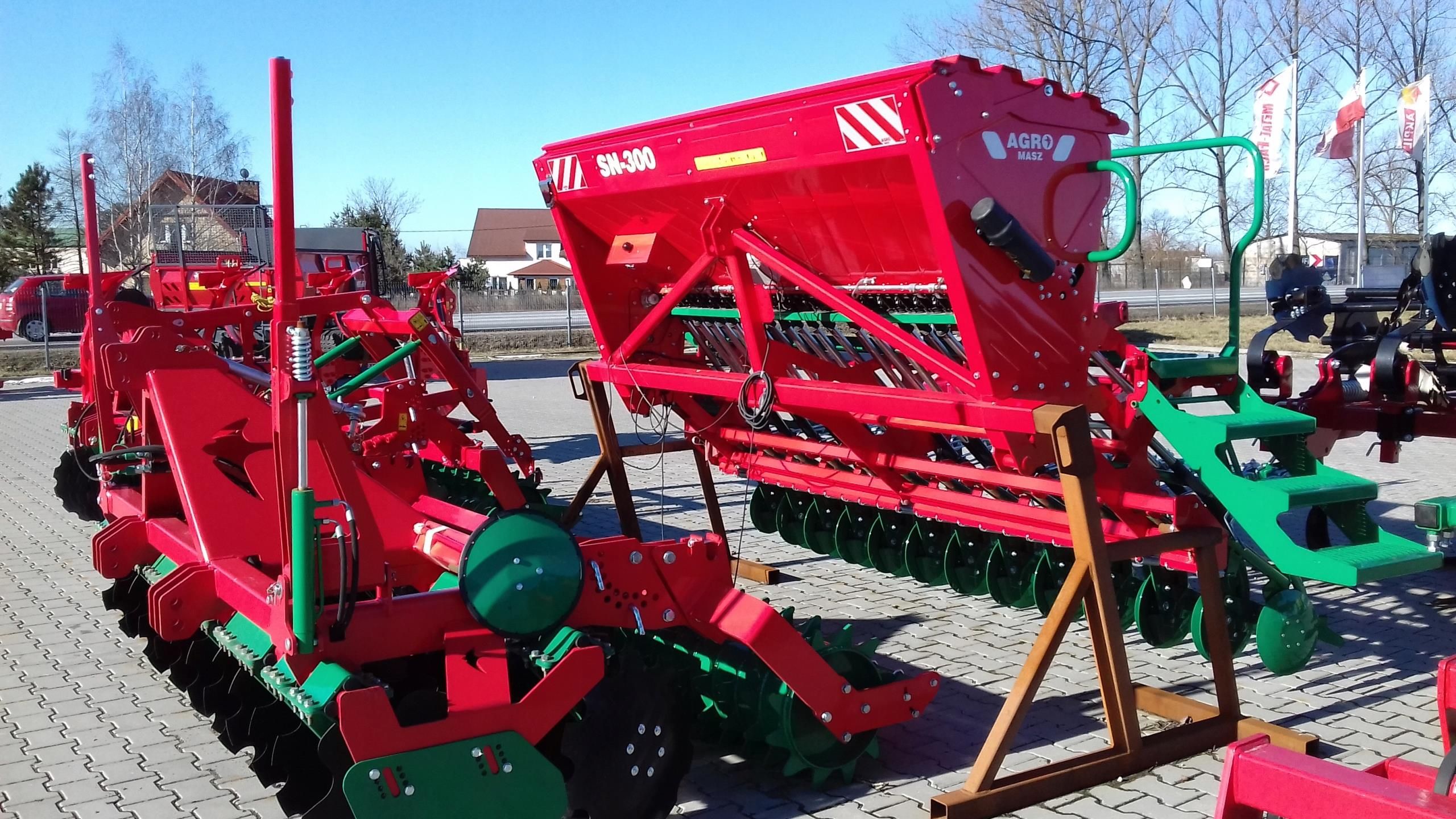 SIEWNIK ZBOŻOWY NADBUDOWANY AGRO-MASZ SN300 3M - zdjęcie 1 SIEWNIK ZBOŻOWY NADBUDOWANY AGRO-MASZ SN300 3M