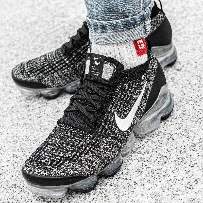 Buty sportowe męskie Nike Air VaporMax Flyknit 3 (AJ6900-002