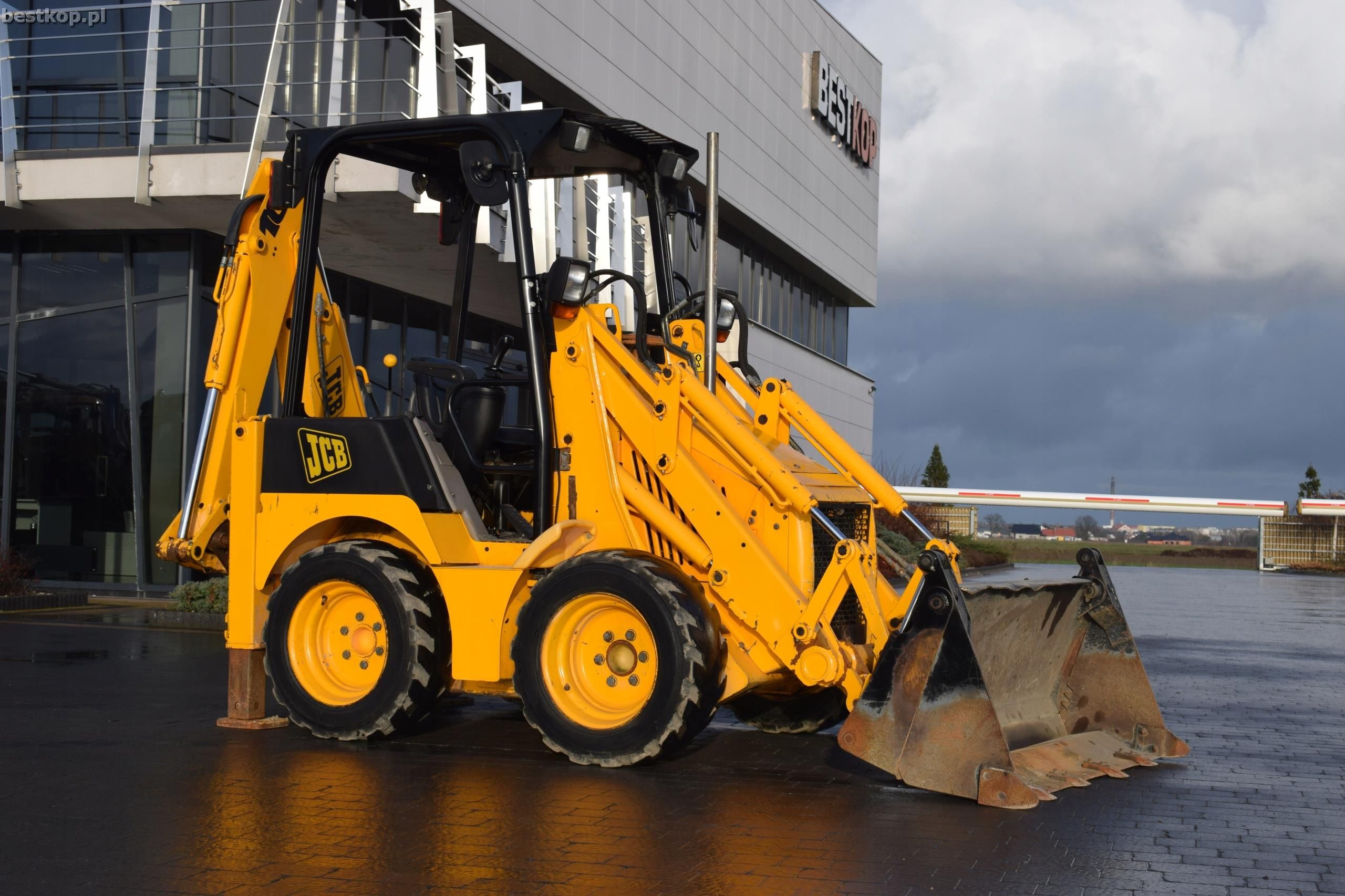 Отзывы погрузчиков. JCB 1cx. Мини JCB 1cx. JCB 1cx 2001 ujl. Сиденье JCB 1cx.