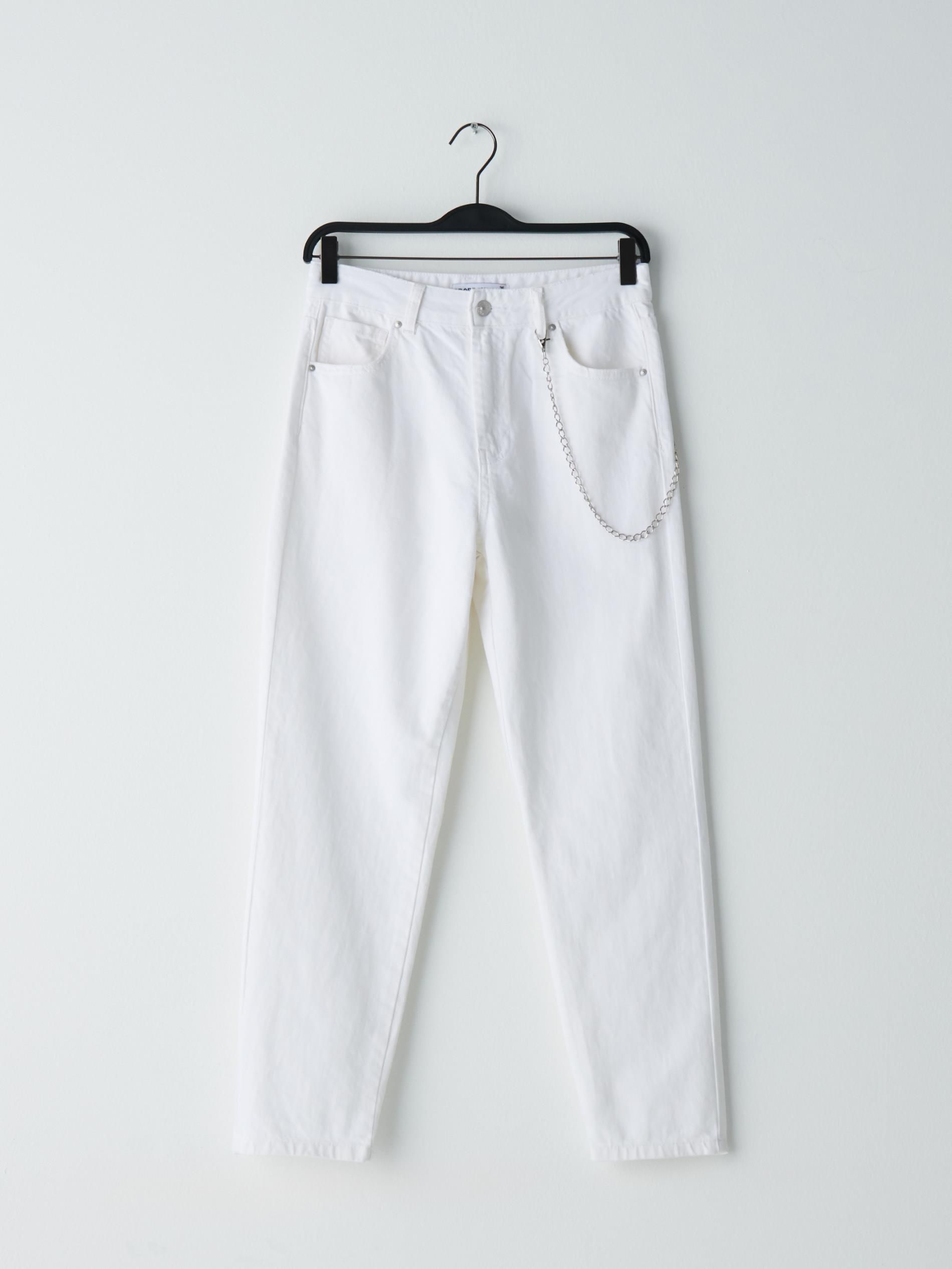 Cropp Mom jeans ze srebrnym łańcuchem Biały Ceny i Cropp Mom jeans z przetarciami Biały Ceny i opinie