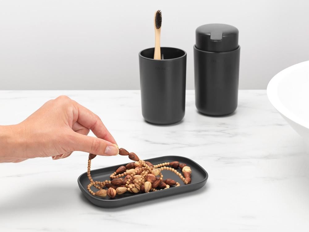 Brabantia zestaw akcesoriów łazienkowych ReNew ciemnoszary 3 szt. - zdjęcie 6 Brabantia zestaw akcesoriów łazienkowych ReNew ciemnoszary 3 szt.