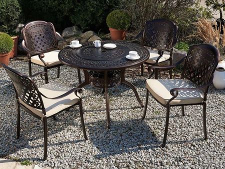 Beliani Zestaw ogrodowy stół z grillem i 4 krzesła brązowy MANFRIA