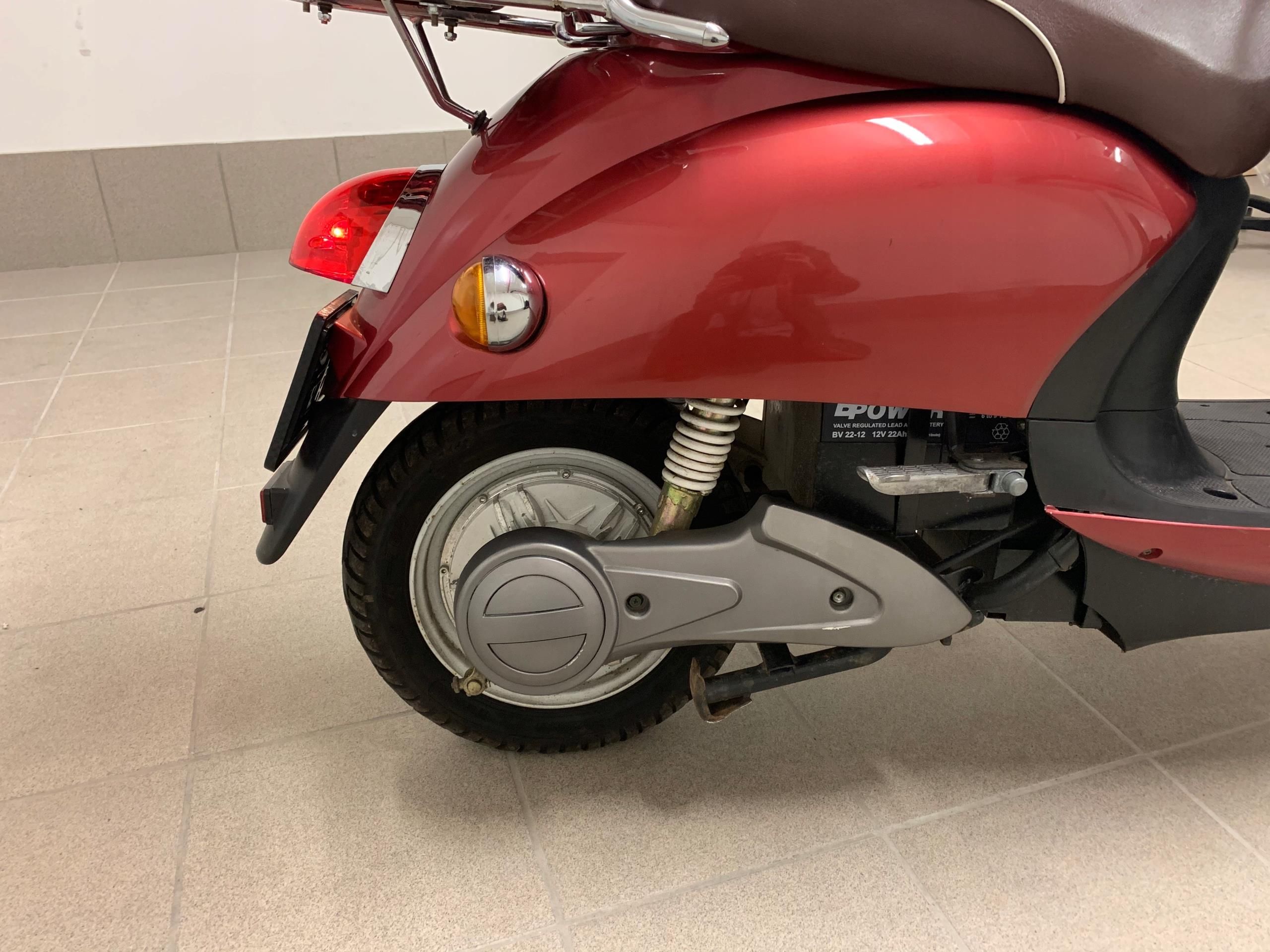 Skuter elektryczny Coco Sleek bordo metalik - Opinie i ceny