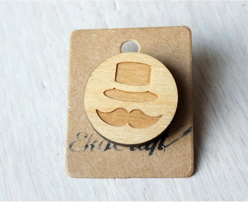 EkoCraft Drewniana wpinka GENTLEMAN - zdjęcie 1 EkoCraft Drewniana wpinka GENTLEMAN
