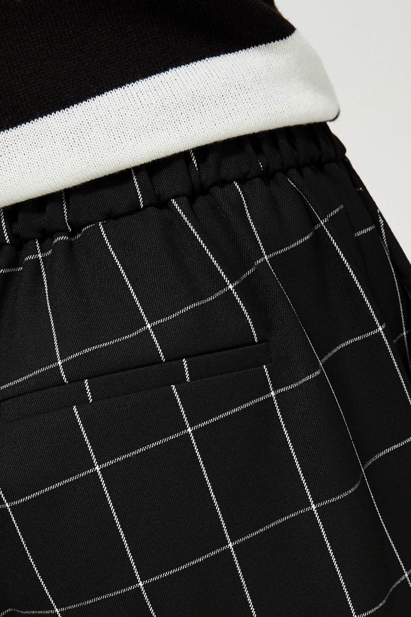 Spodnie cygaretki w kratę - - czarny
