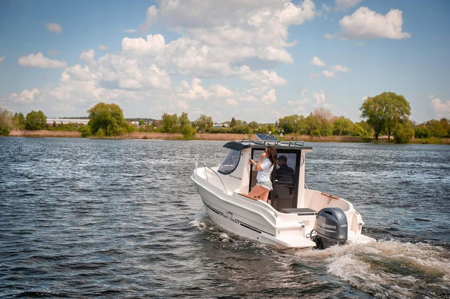 sport yacht pilothouse 535