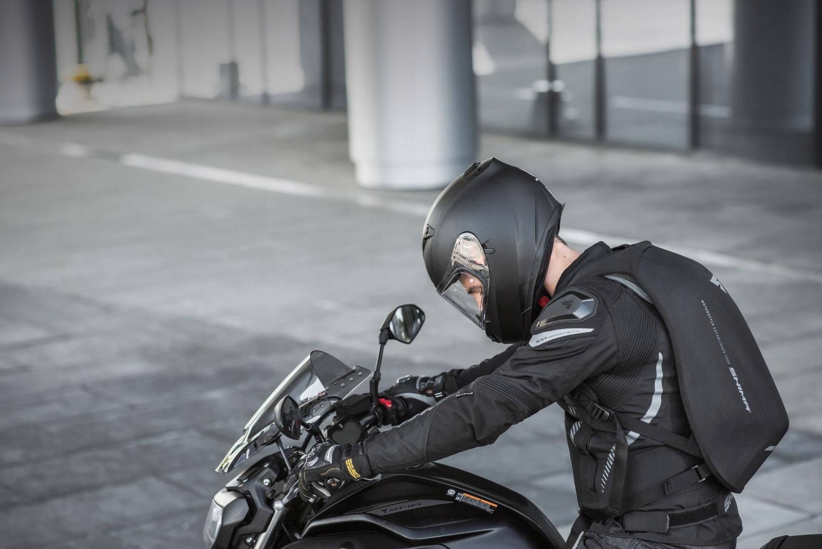 SHIMA PLECAK MOTOCYKLOWY USZTYWNIANY AYRO 24L - zdjęcie 9 SHIMA PLECAK MOTOCYKLOWY USZTYWNIANY AYRO 24L