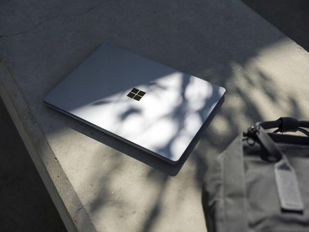 Laptop Microsoft Surface Go 12,4/i5/4GB/64GB/Win10 (1ZO00009
