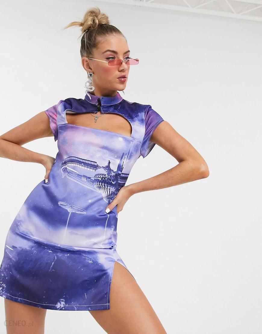 Jaded London – Sukienka z koła z zabudowanym dekoltem, wycięciem i  futurystycznym nadrukiem-Fioletowy - Ceny i opinie 