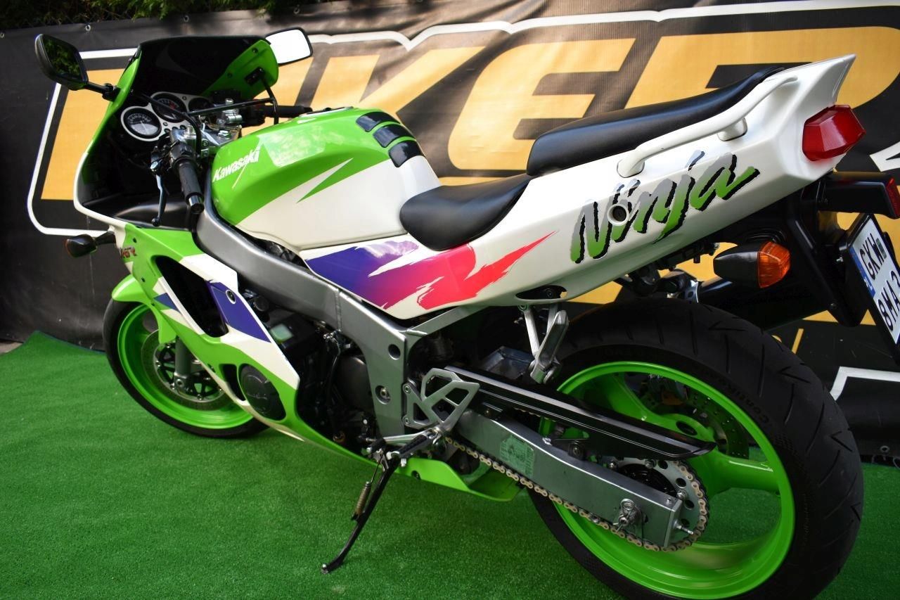 はな95 カワサキ（KAWASAKI）1995年 Ninja ZX-6R・新登場のカタログ情報