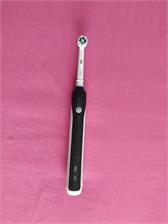 Szczoteczka elektryczna Oral-B PRO 750 CrossAction + etui podróżne