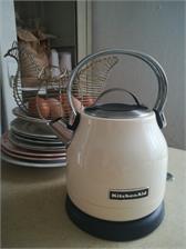 Czajnik elektryczny KitchenAid Stella 5KEK1222EAC Kremowy