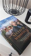 Stulecie Winnych. Bestsellerowa trylogia w serialowej odsłonie
