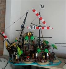 LEGO Ideas 21322 Piraci z Zatoki Barakud 