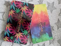Makeup Revolution Paleta cieni Forever Flawless Chilled with cannabis sativa