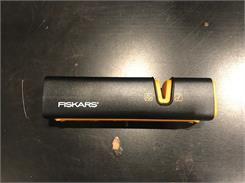Fiskars Siekiera X7 + Ostrzałka