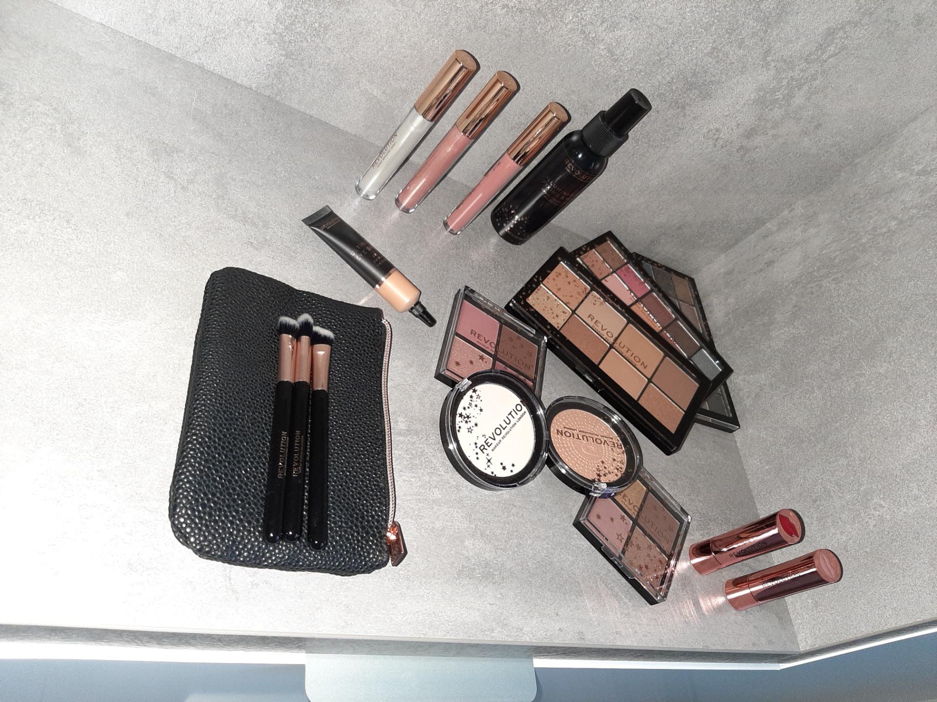 Makeup Revolution Zestaw Do Makijazu You Are The Revolution Opinie I Ceny Na Ceneo Pl Makeup Revolution Zestaw Do Makijazu You Are The Revolution Opinie I Ceny Na Ceneo Pl