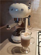 Ekspres SMEG ECF01CREU Kremowy