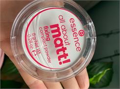 ESSENCE All about matt! Matujący puder w kompakcie 8g