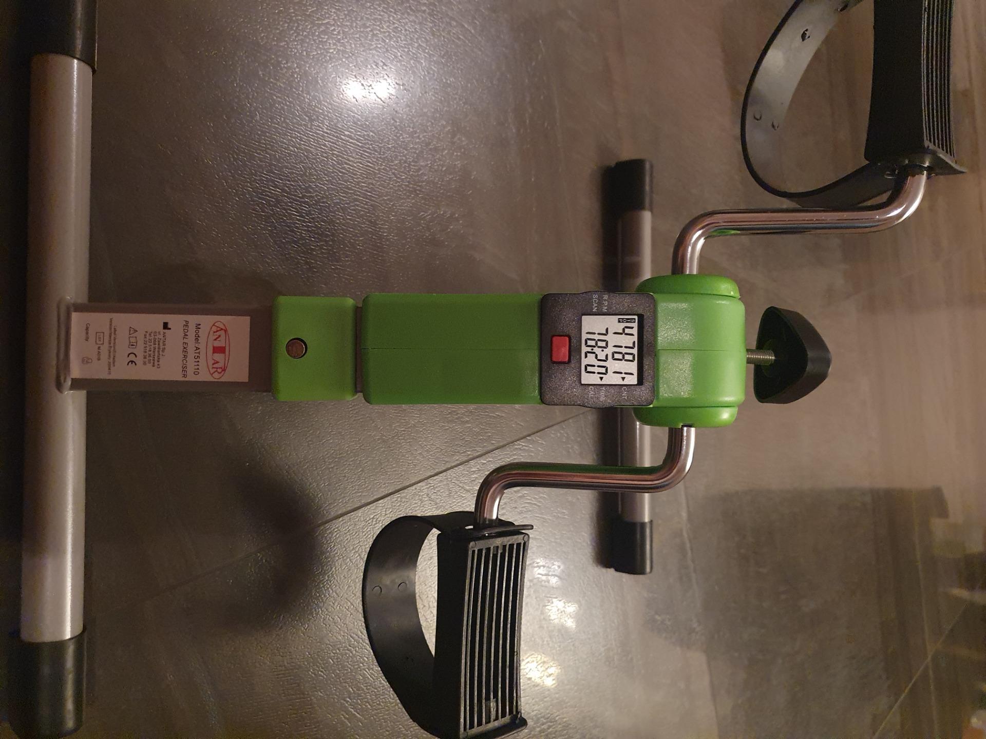 Antar AT51110 Rotor De Rééducation – Vélo D'appartement Compact, 2,26 Kg, Avec écran, Patins Antidérapants