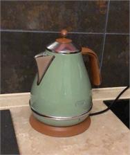 Czajnik elektryczny De'Longhi Icona KBOV2001.GR oliwkowy