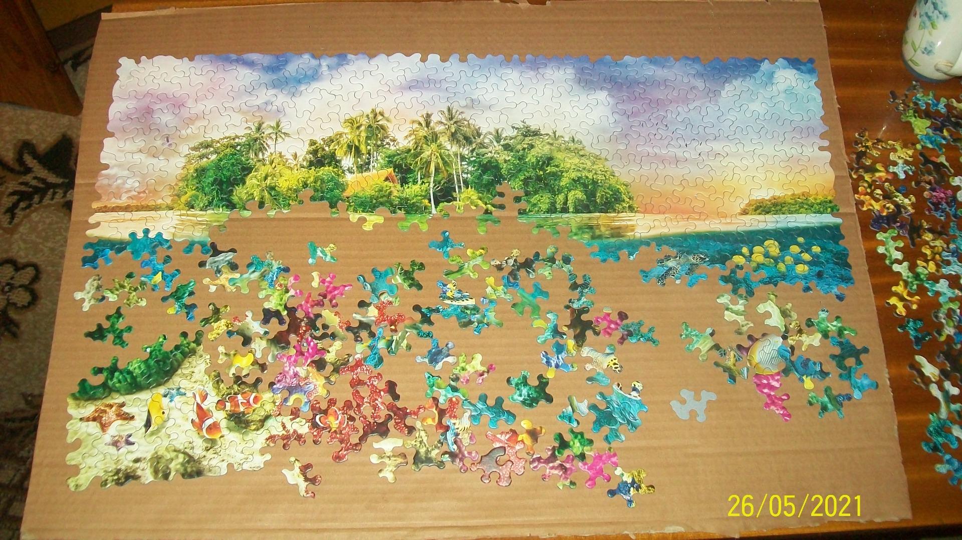 Trefl 600 Piece Crazy Shapes Puzzle - Tropical Island Theme