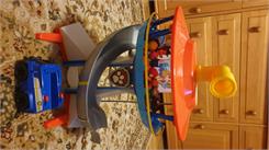 Spin Master Psi Patrol Baza Ze Zjeżdżalnią + Figurka Chase Z Pojazdem 16606