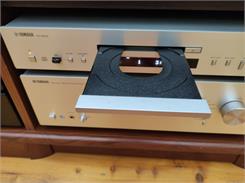 Yamaha CD-S303 Srebrny