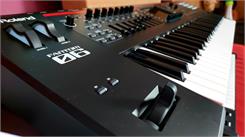 Roland Fantom 06 syntezator