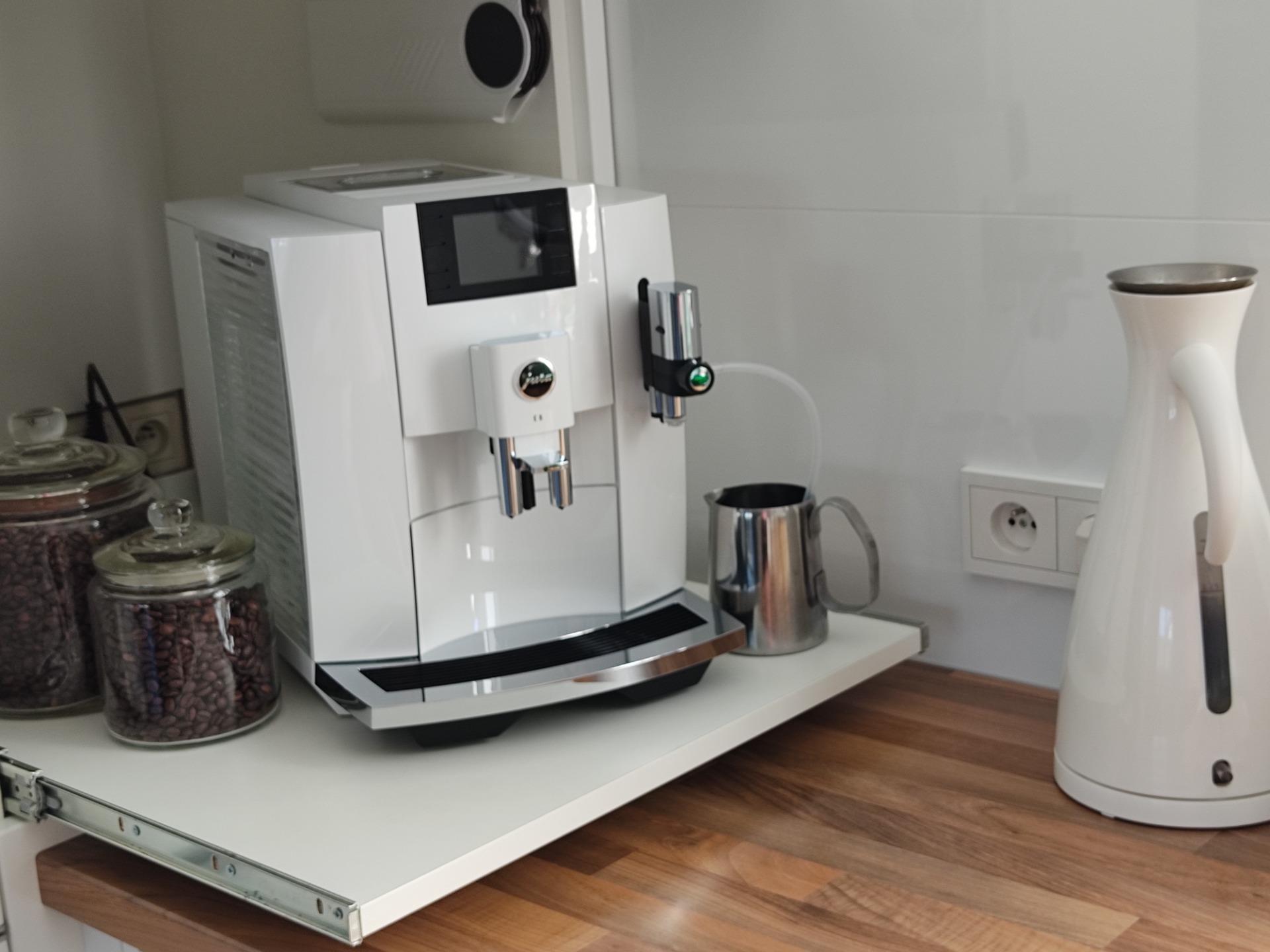 Jura E8 (EB) Piano White 15353 Opinie i ceny na Ceneo.pl