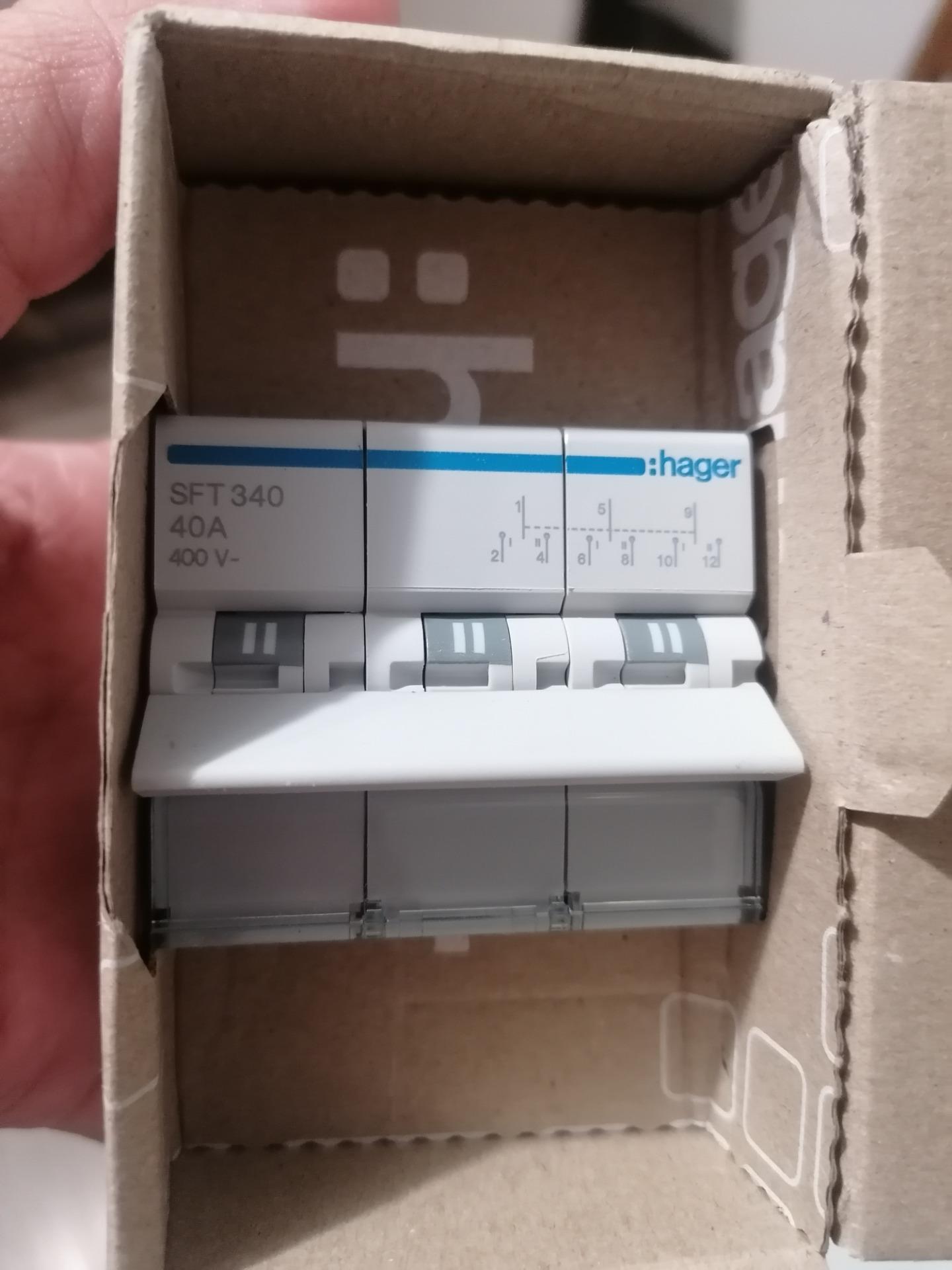 Hager SFT440 - omschakelaar 4-polig 40a - €79,18 (incl. btw