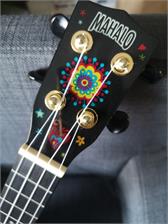 Mahalo Art Series Soprano Ukulele Skull Black