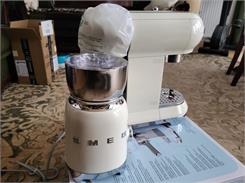 Ekspres SMEG ECF01CREU Kremowy