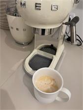 Ekspres SMEG ECF01CREU Kremowy