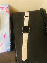 APPLE Watch SE 2 generacji GPS Koperta 40mm z aluminium w kolorze księżycowej poświaty z paskiem sportowym w kolorze księżycowej poświaty  (MR9U3QPA)