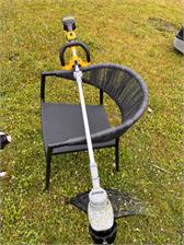 Podkaszarka akumulatorowa DeWalt DCMST561N