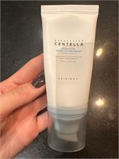 Skin1004 Lekkie Serum Przeciwsłoneczne Do Twarzy Madagascar Centella Hyalu Cica Water Fit Sun Spf50 50 ml