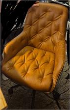 Actona Group A S Fotel Obrotowy Erik Czarny Mat Retro Brandy 691B