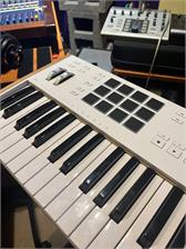 Arturia KeyLab 61 mk3 White - kontroler MIDI