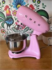 SMEG SMF03PKEU Pastelowy Róż