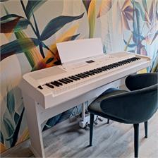 Yamah DGX-670 WH