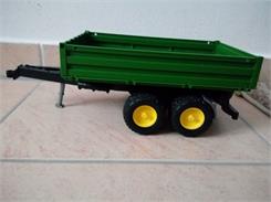 Bruder 02108 Traktor John Deere 5115M z przyczepą wywrotką